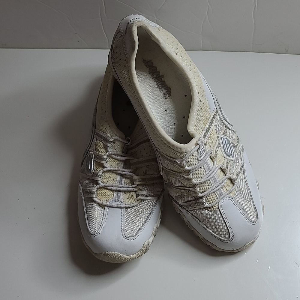 Skechers slip on sneakers